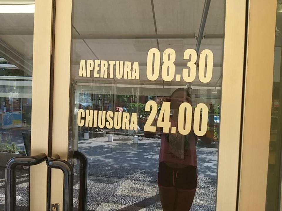 Au De